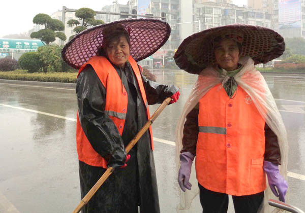 环卫工人工作服应该具备很好的防雨功能