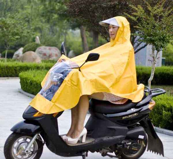 分体式雨衣穿上之后行动更为灵便，舒适度和安全性更好